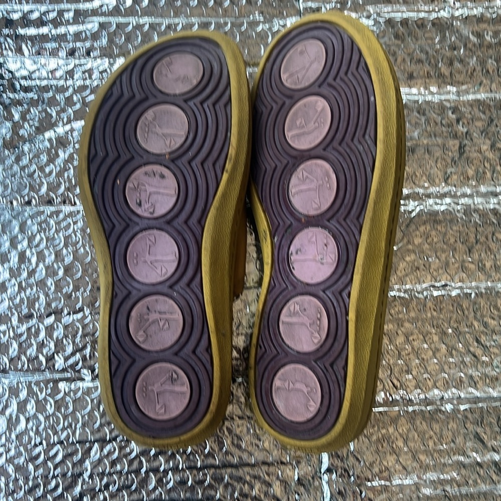 Simple Yellow Leather Slide Sandals - Picture 6 of 12
